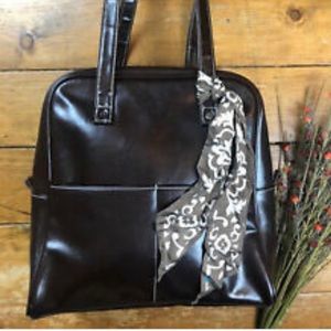 Brand new medium Thirty One faux leather purse